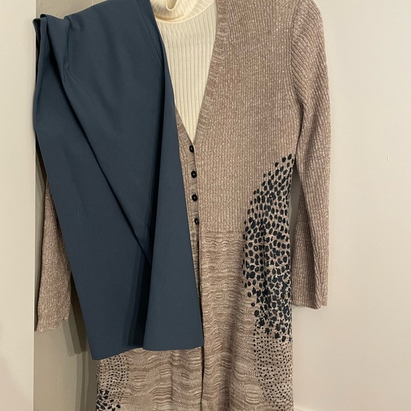Never worn - 3 piece outfit - pants, top & long sweater - Picture 3 of 12
